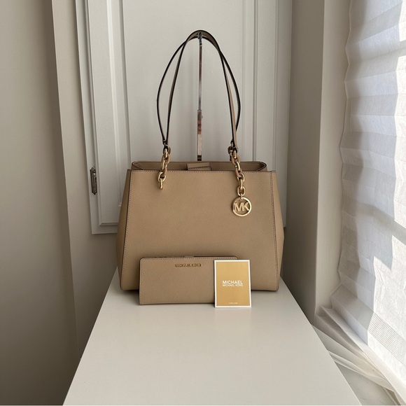 NWT $556 Michael Kors Purse Bags Set - Picture 1 of 8